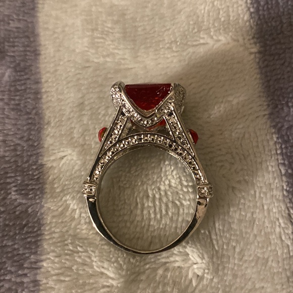 Ss red square stone silver tone size 8 ring - Picture 3 of 4